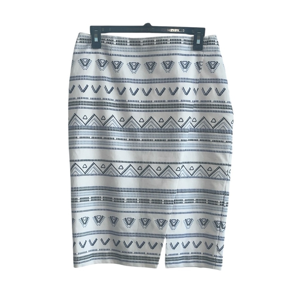 WHBM Embroidered Pencil Skirt Size 6 - Picture 2 of 9